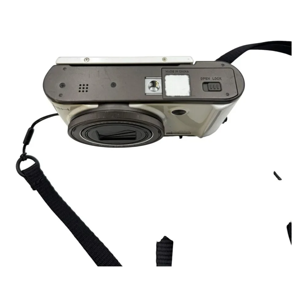 Casio Exilim EX-ZR3500 Digital Camera in White, Charger, Memory, Case ( See DES)